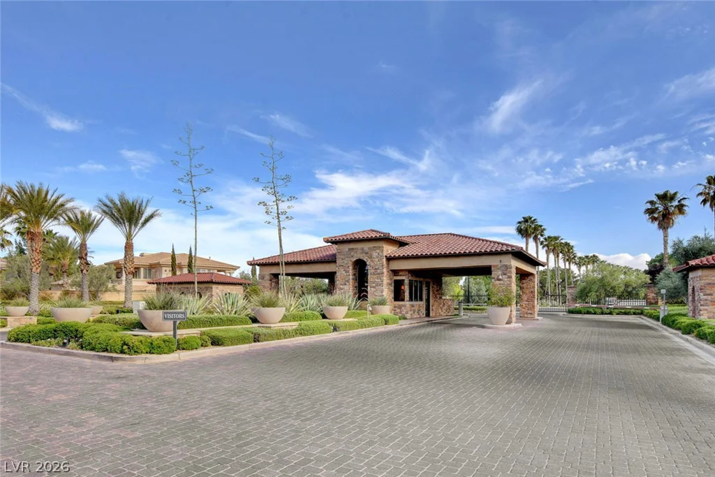 7995 Rio Rico, Las Vegas, NV 89113