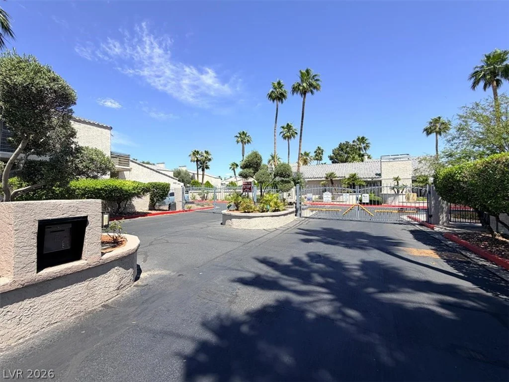 6250 Flamingo, Las Vegas, NV 89103