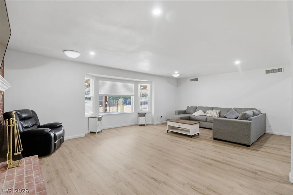 2825 Hacienda, Las Vegas, NV 89120