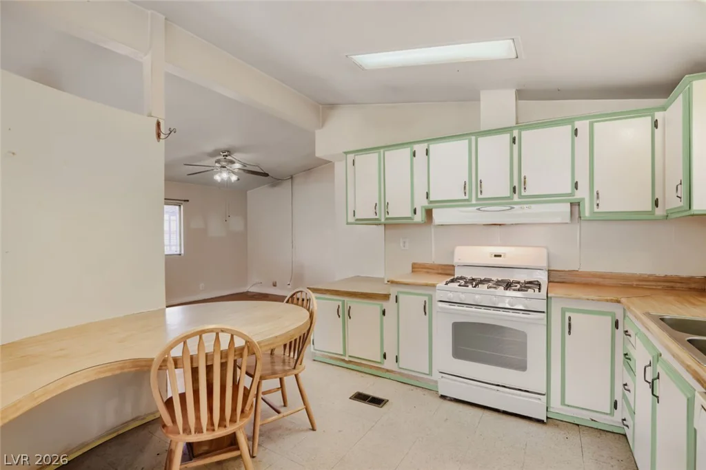 3346 Gulf Shores, Las Vegas, NV 89122
