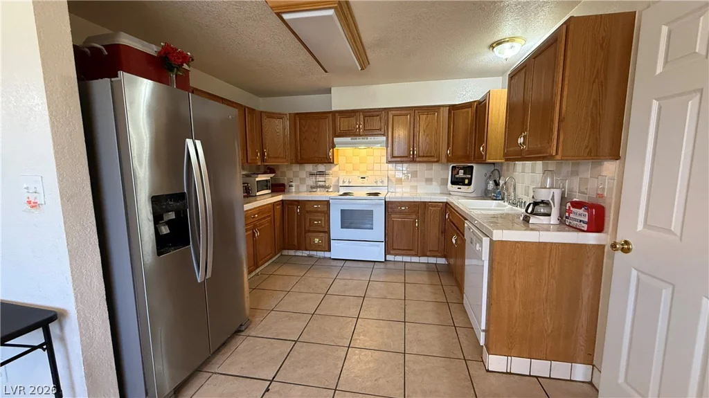 2420 North, North Las Vegas, NV 89030
