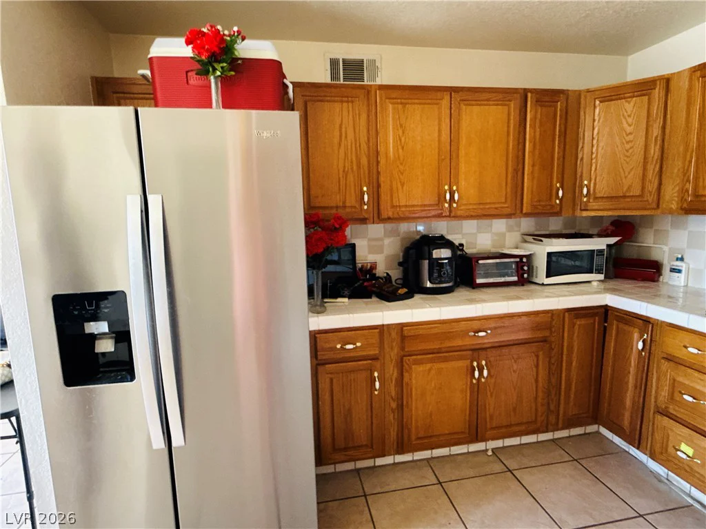2420 North, North Las Vegas, NV 89030