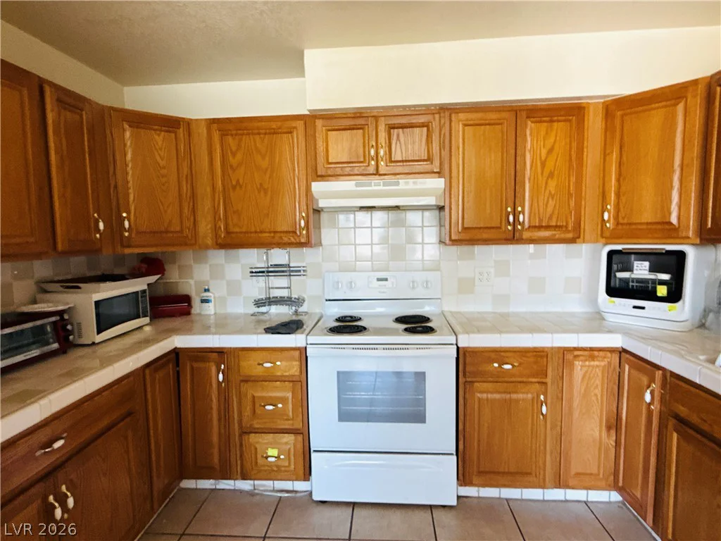 2420 North, North Las Vegas, NV 89030