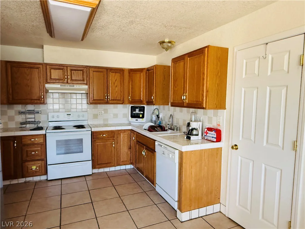 2420 North, North Las Vegas, NV 89030