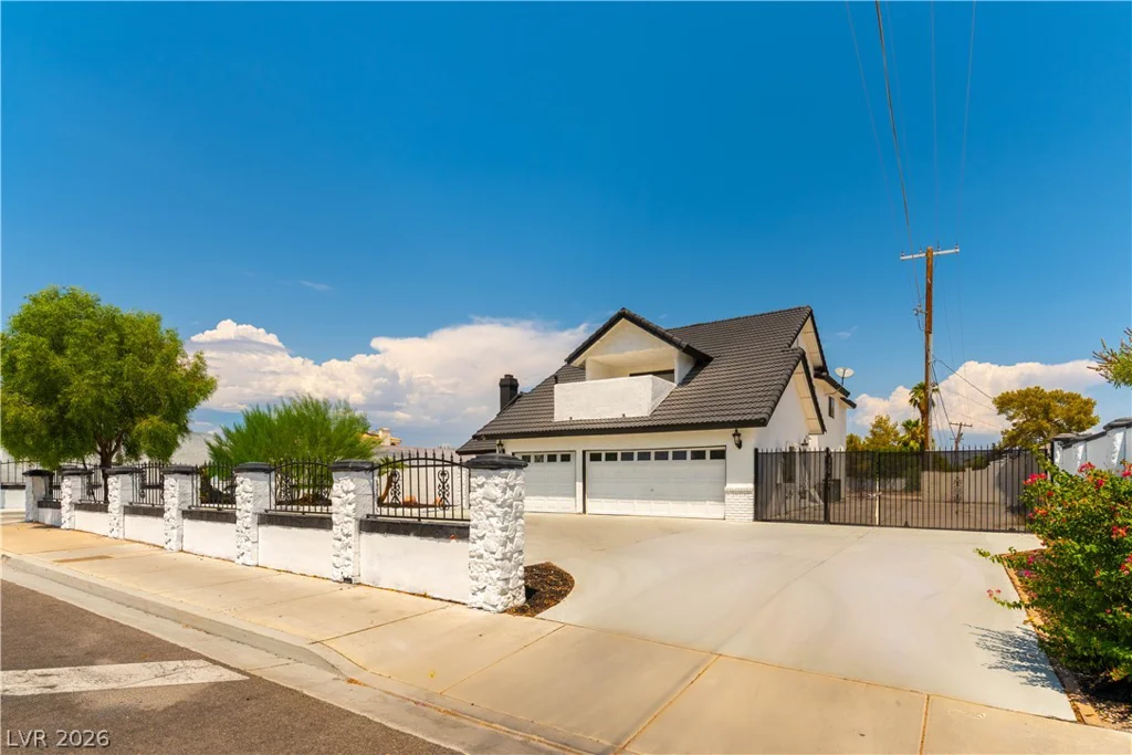 3200 Oakey, Las Vegas, NV 89102