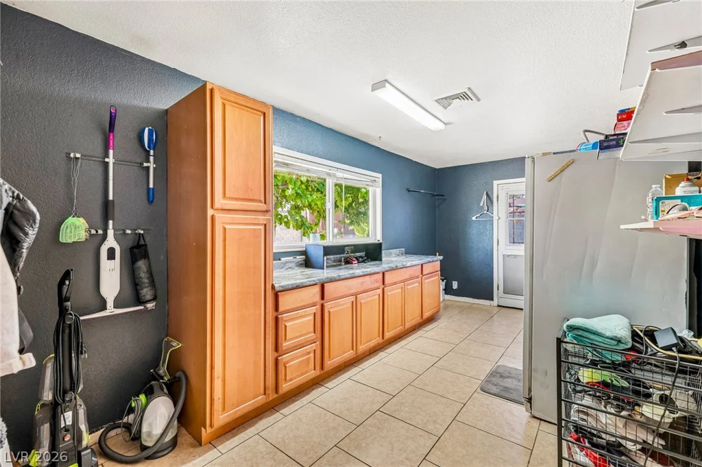 3232 Mountain Vista, Las Vegas, NV 89121