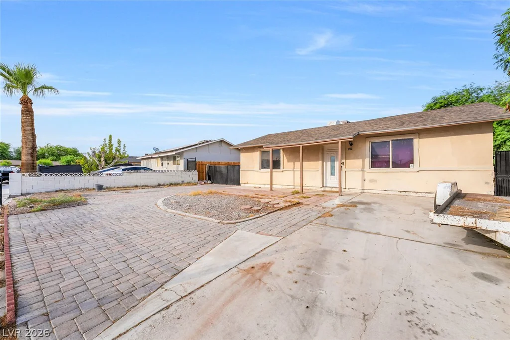 3712 Loyola, North Las Vegas, NV 89030