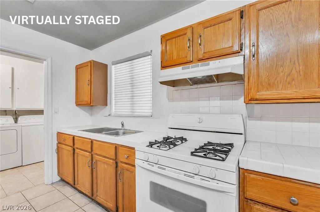 3712 Loyola, North Las Vegas, NV 89030