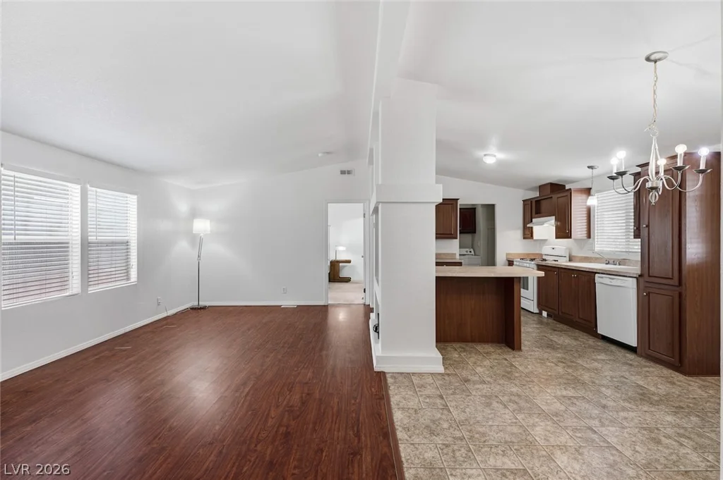 4589 Royal Ridge, Las Vegas, NV 89103