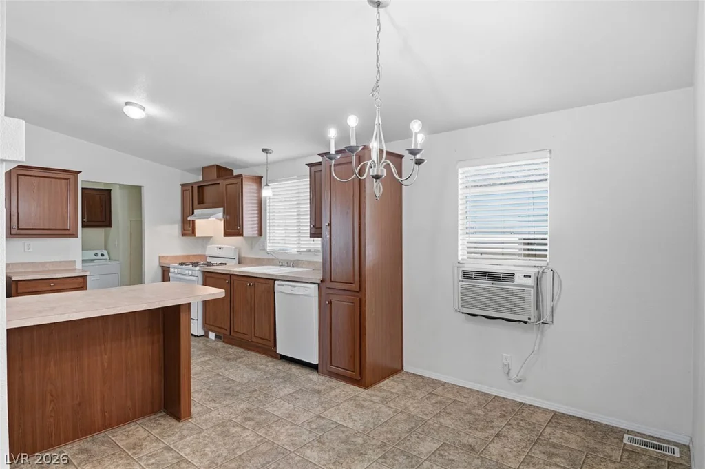 4589 Royal Ridge, Las Vegas, NV 89103