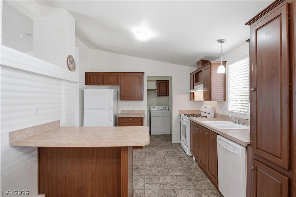 4589 Royal Ridge, Las Vegas, NV 89103