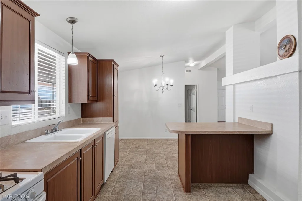 4589 Royal Ridge, Las Vegas, NV 89103