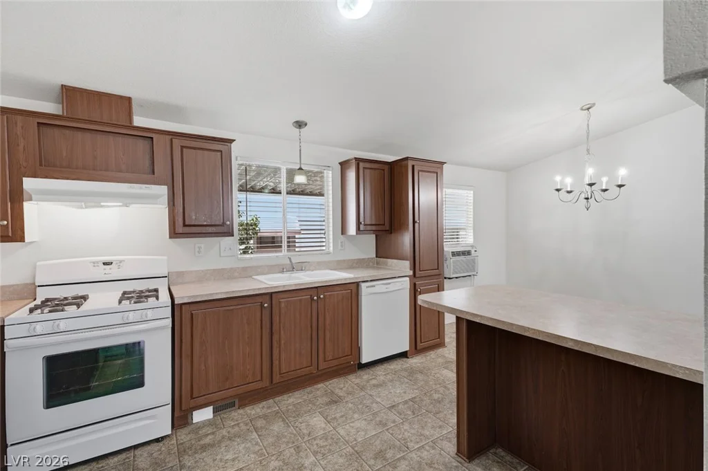 4589 Royal Ridge, Las Vegas, NV 89103