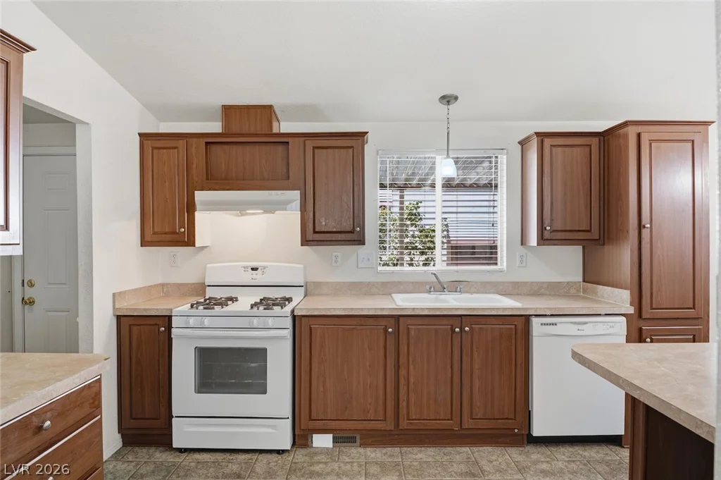 4589 Royal Ridge, Las Vegas, NV 89103