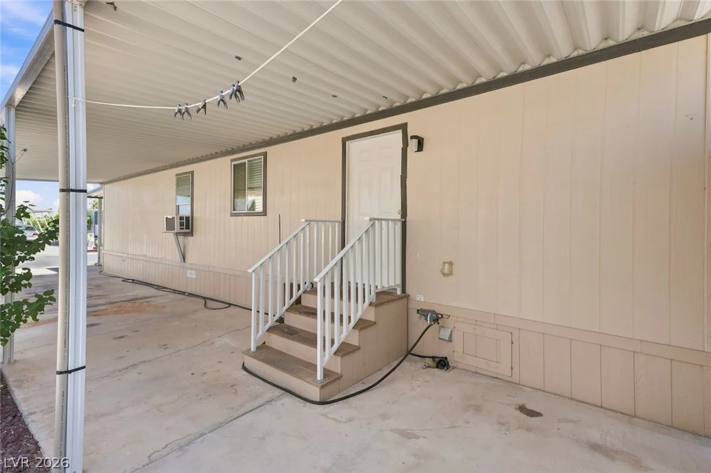 4589 Royal Ridge, Las Vegas, NV 89103