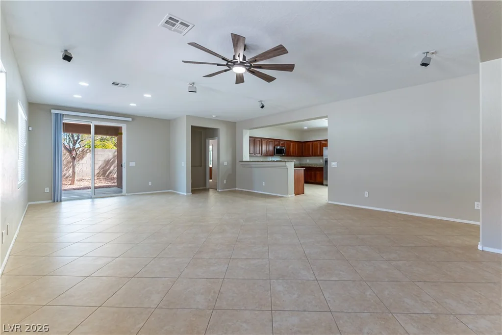 6812 Royal Poinciana, Las Vegas, NV 89131