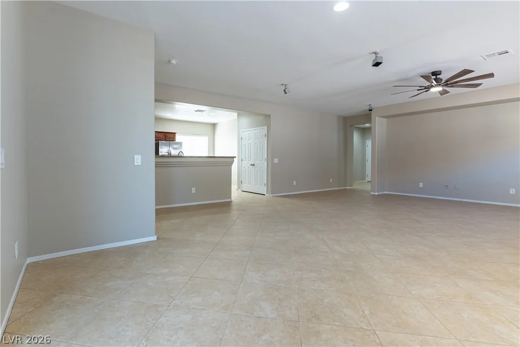 6812 Royal Poinciana, Las Vegas, NV 89131