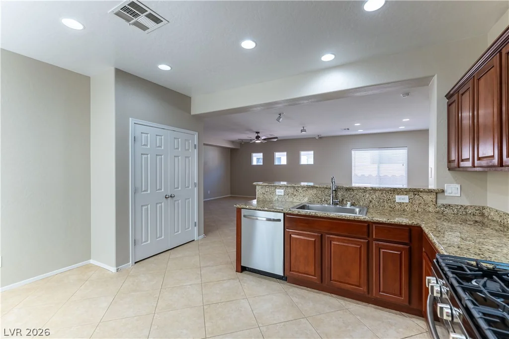 6812 Royal Poinciana, Las Vegas, NV 89131