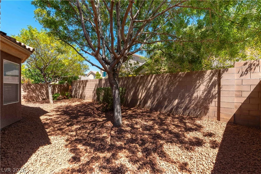 6812 Royal Poinciana, Las Vegas, NV 89131