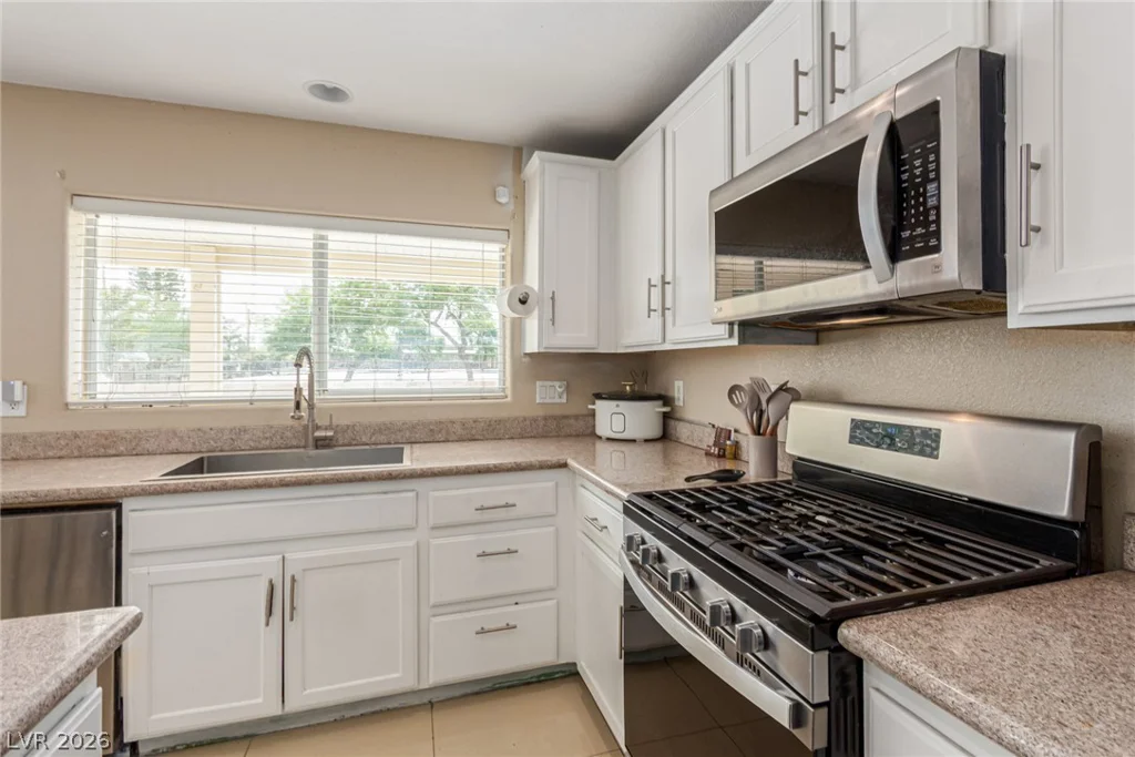 2621 Rainbow Glow, North Las Vegas, NV 89030