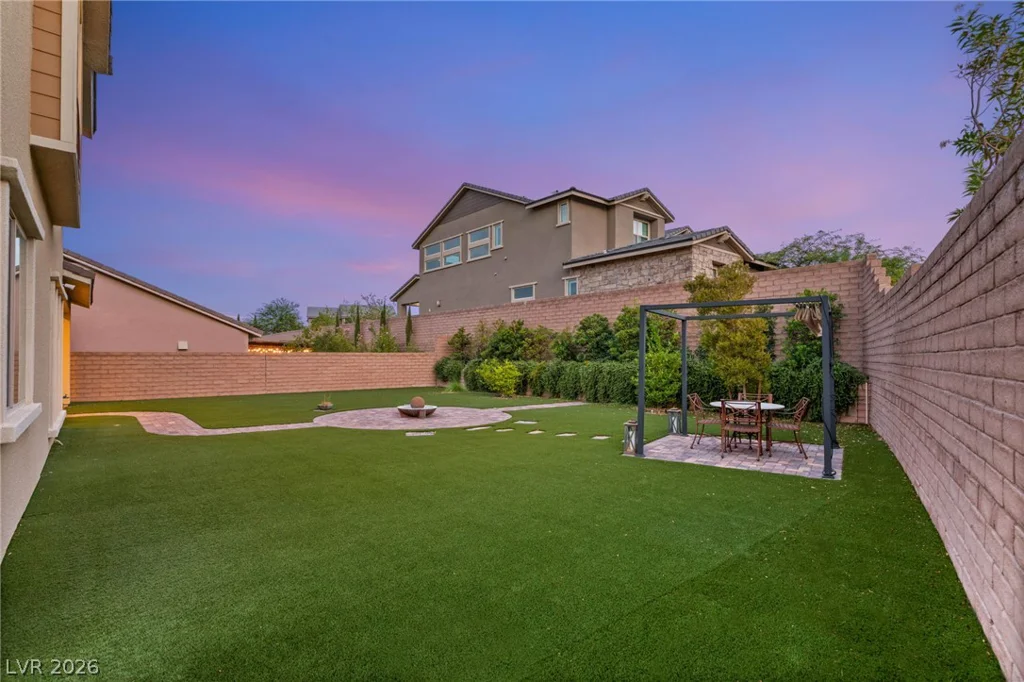 2720 Natural Rock, Las Vegas, NV 89138