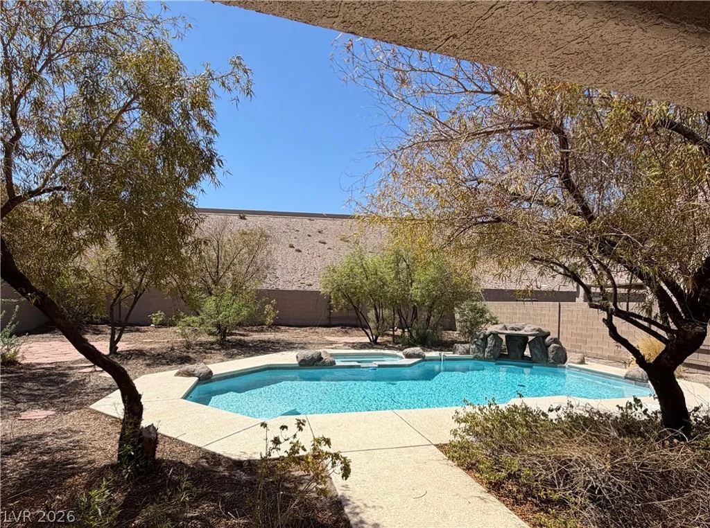 728 Blue Crystal Creek, Henderson, NV 89002