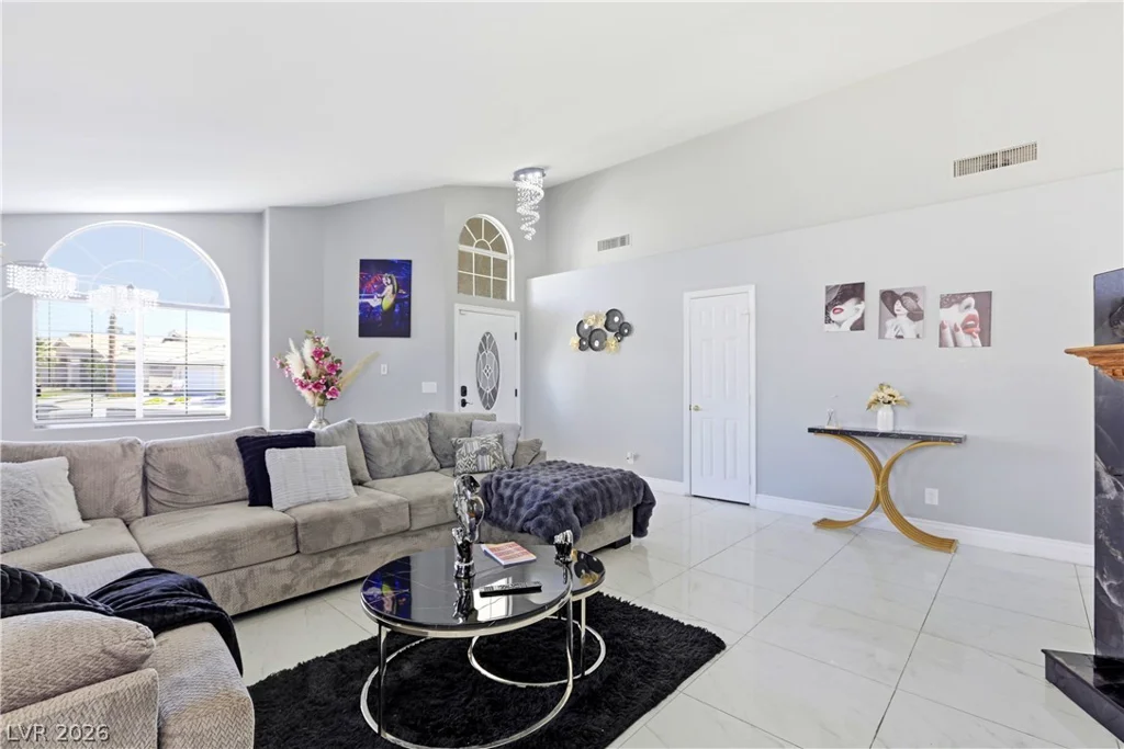 7535 Meadowoak, Las Vegas, NV 89147