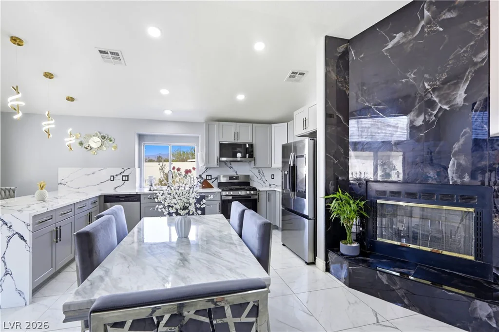 7535 Meadowoak, Las Vegas, NV 89147