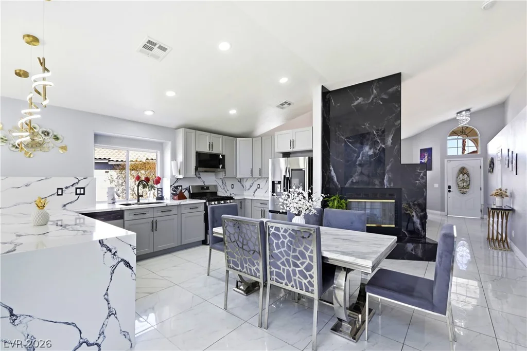 7535 Meadowoak, Las Vegas, NV 89147