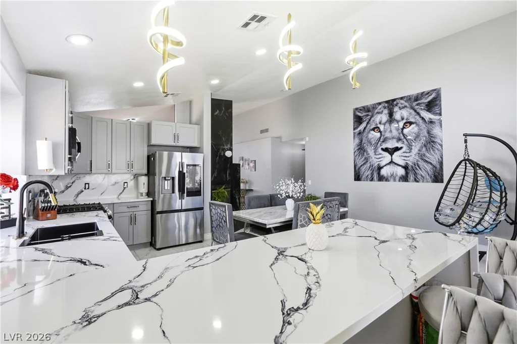 7535 Meadowoak, Las Vegas, NV 89147