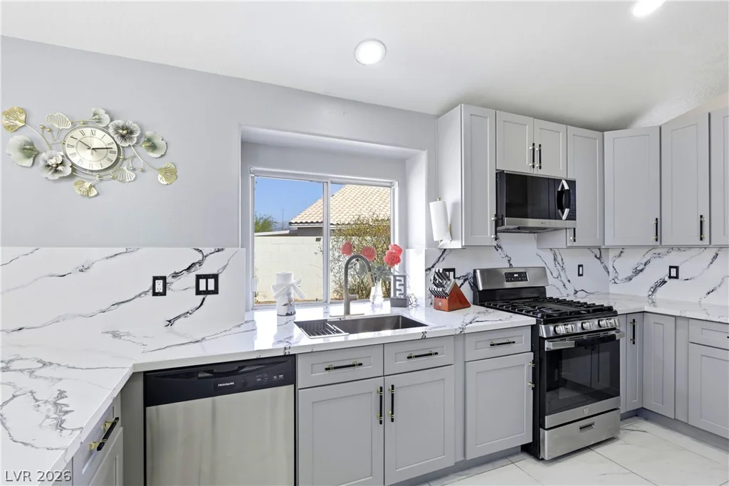 7535 Meadowoak, Las Vegas, NV 89147