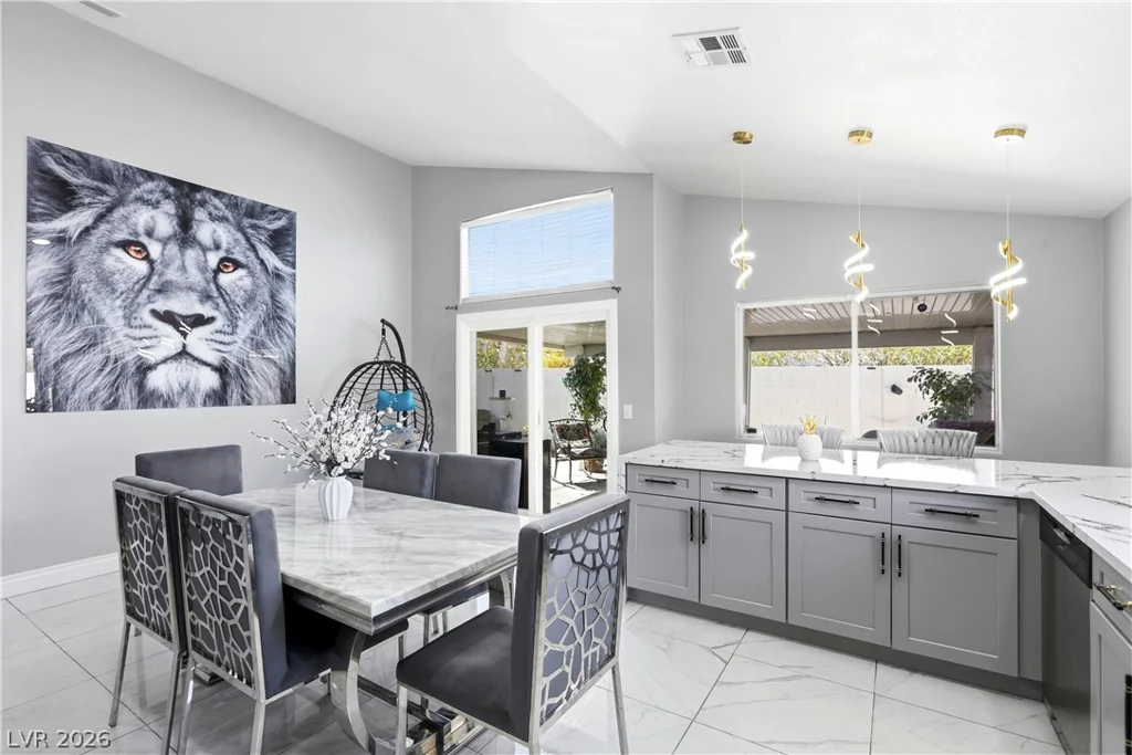 7535 Meadowoak, Las Vegas, NV 89147