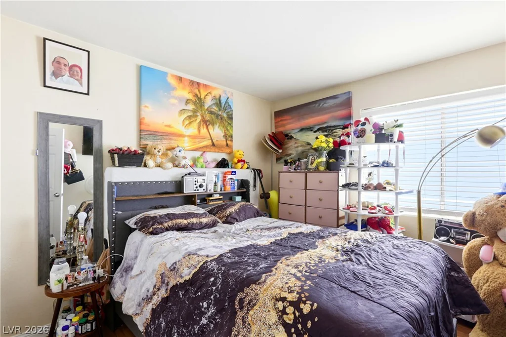 7535 Meadowoak, Las Vegas, NV 89147