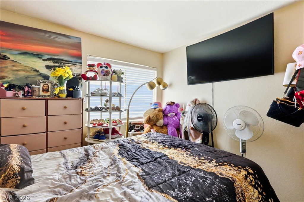7535 Meadowoak, Las Vegas, NV 89147