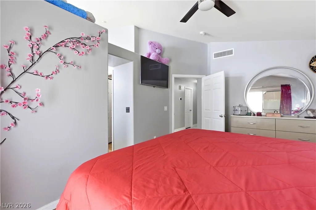 7535 Meadowoak, Las Vegas, NV 89147