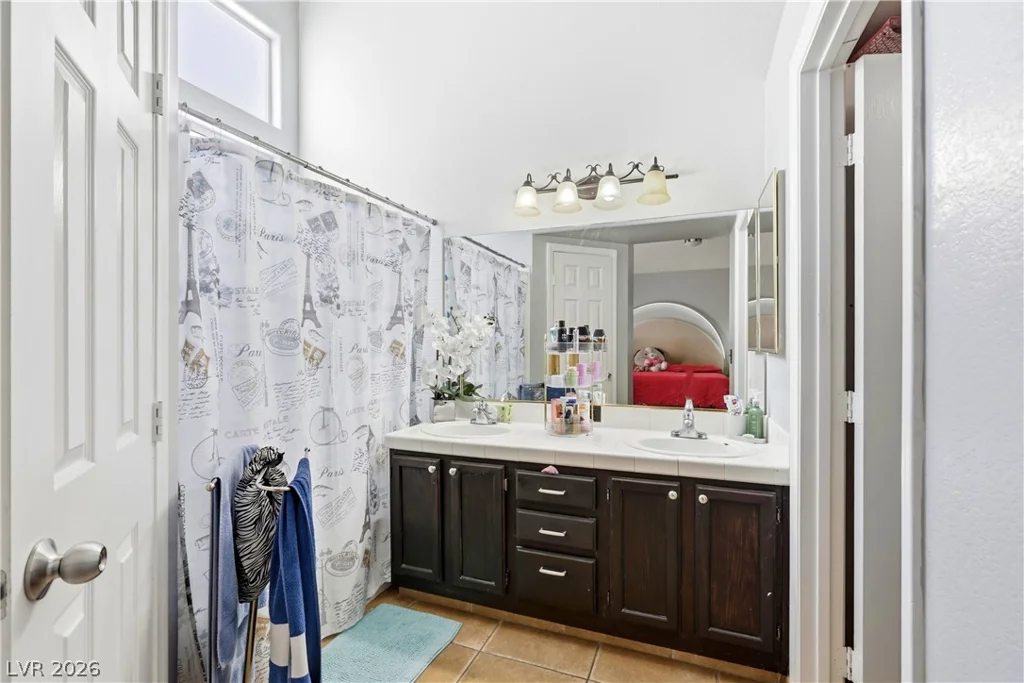 7535 Meadowoak, Las Vegas, NV 89147