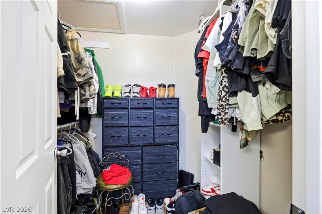 7535 Meadowoak, Las Vegas, NV 89147