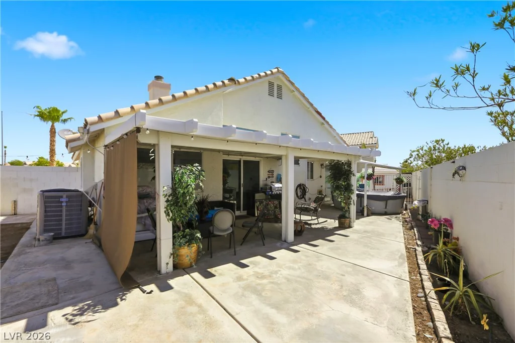 7535 Meadowoak, Las Vegas, NV 89147