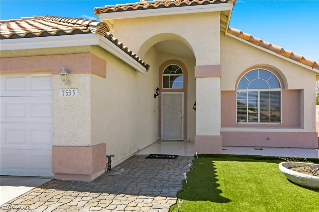 7535 Meadowoak, Las Vegas, NV 89147