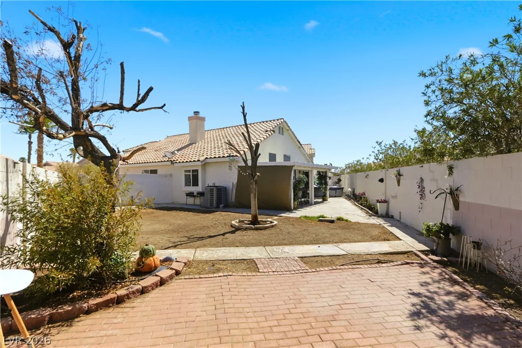 7535 Meadowoak, Las Vegas, NV 89147