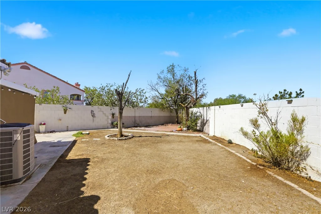 7535 Meadowoak, Las Vegas, NV 89147