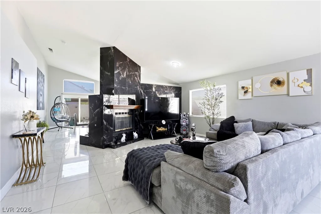 7535 Meadowoak, Las Vegas, NV 89147