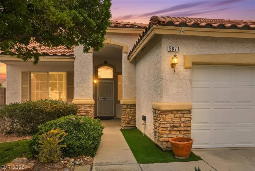 5871 Lost Valley, Las Vegas, NV 89113