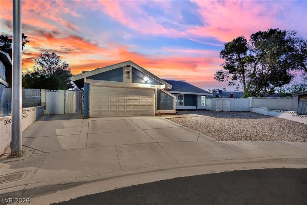 6636 Treadway, Las Vegas, NV 89103