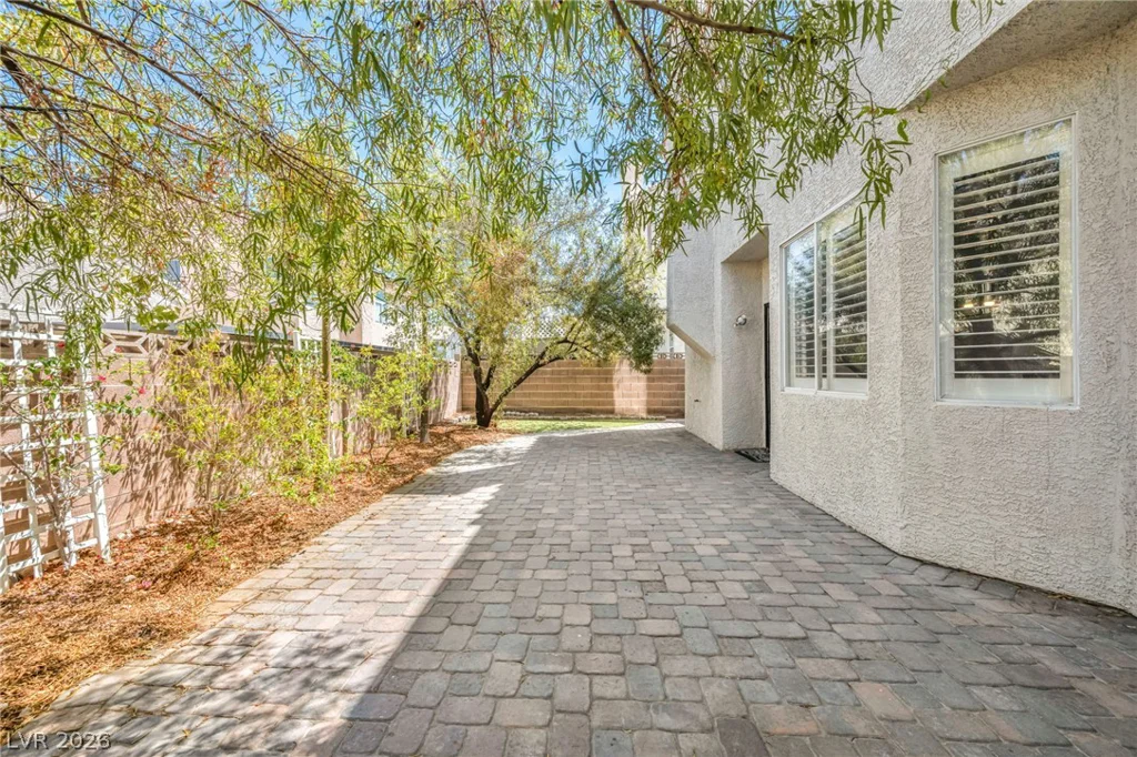 1004 Washington Oaks, Las Vegas, NV 89128