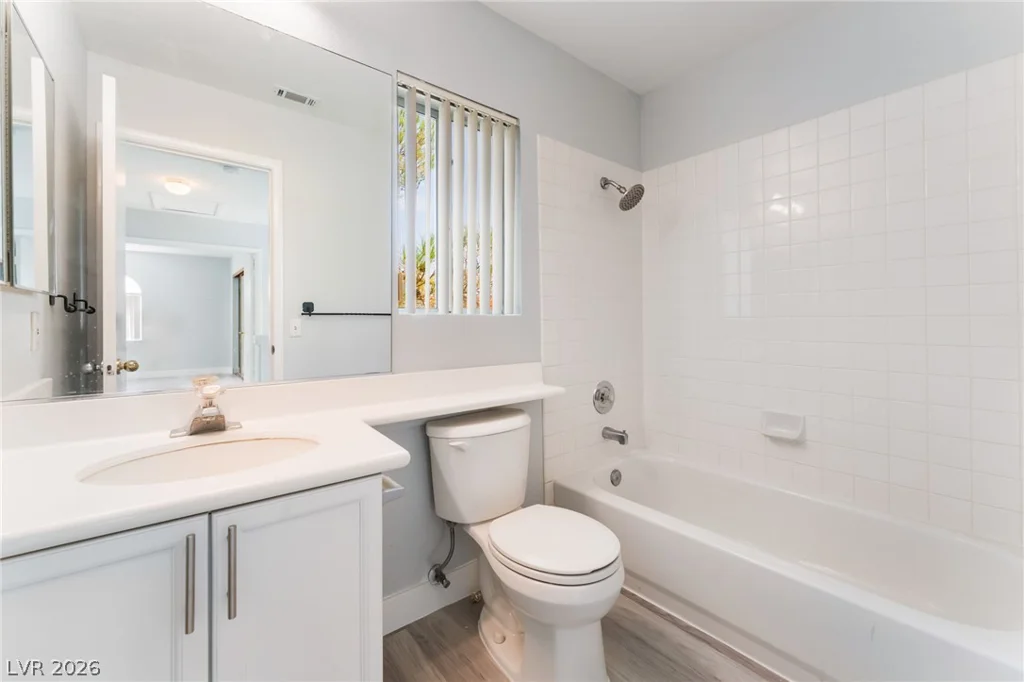 8813 Hampton Green, Las Vegas, NV 89129