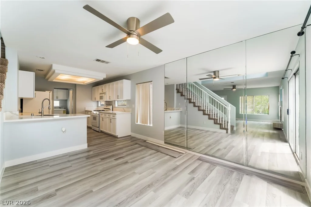 8813 Hampton Green, Las Vegas, NV 89129