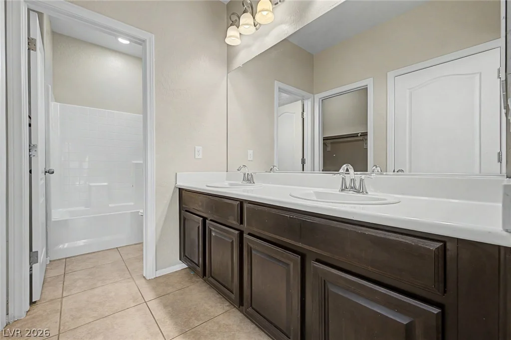 10104 Amana Oaks, Las Vegas, NV 89166