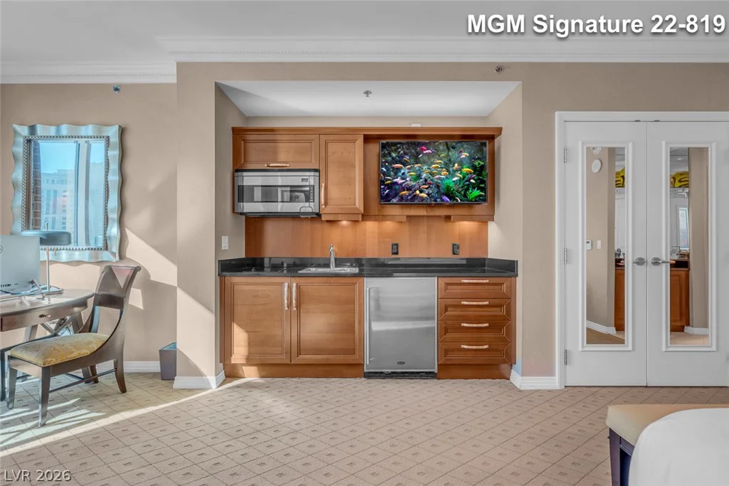 125 Harmon, Las Vegas, NV 89109