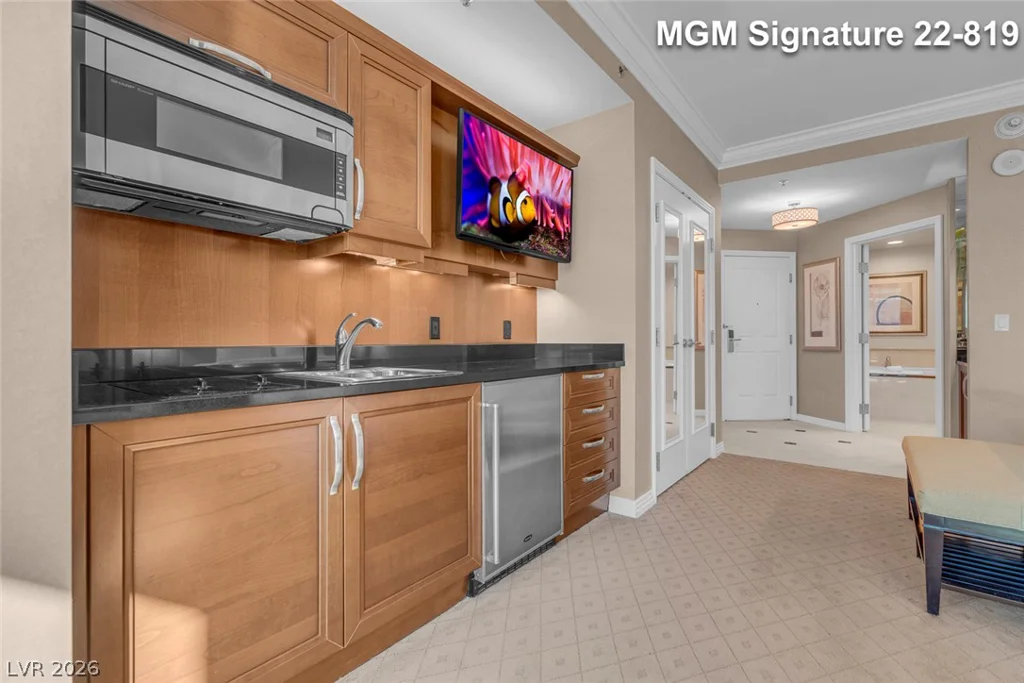 125 Harmon, Las Vegas, NV 89109